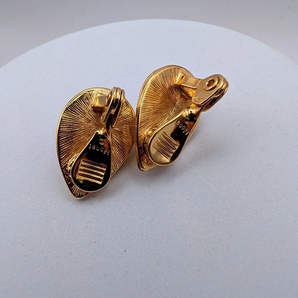 Vintage Monet Gold Tone Teardrop Faux Pearl Clip On Earrings 3805